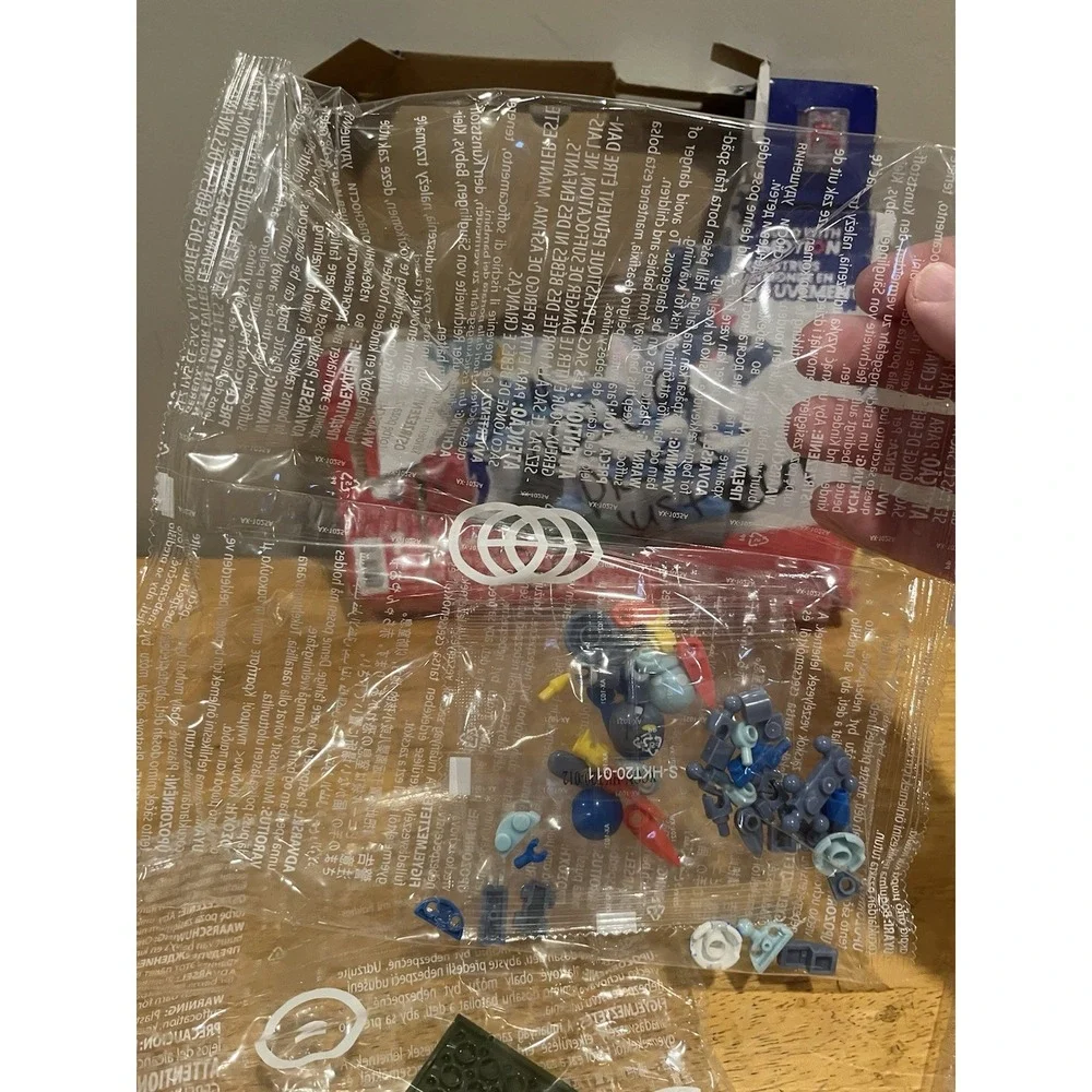 Pokemon Piplup And Sneasel's Snow Day MEGA 183 Piece Building Set. Mattel Damage